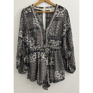 SEVEN WONDERS Floral Print Romper Black White Long Sleeve V-Neck Size 10